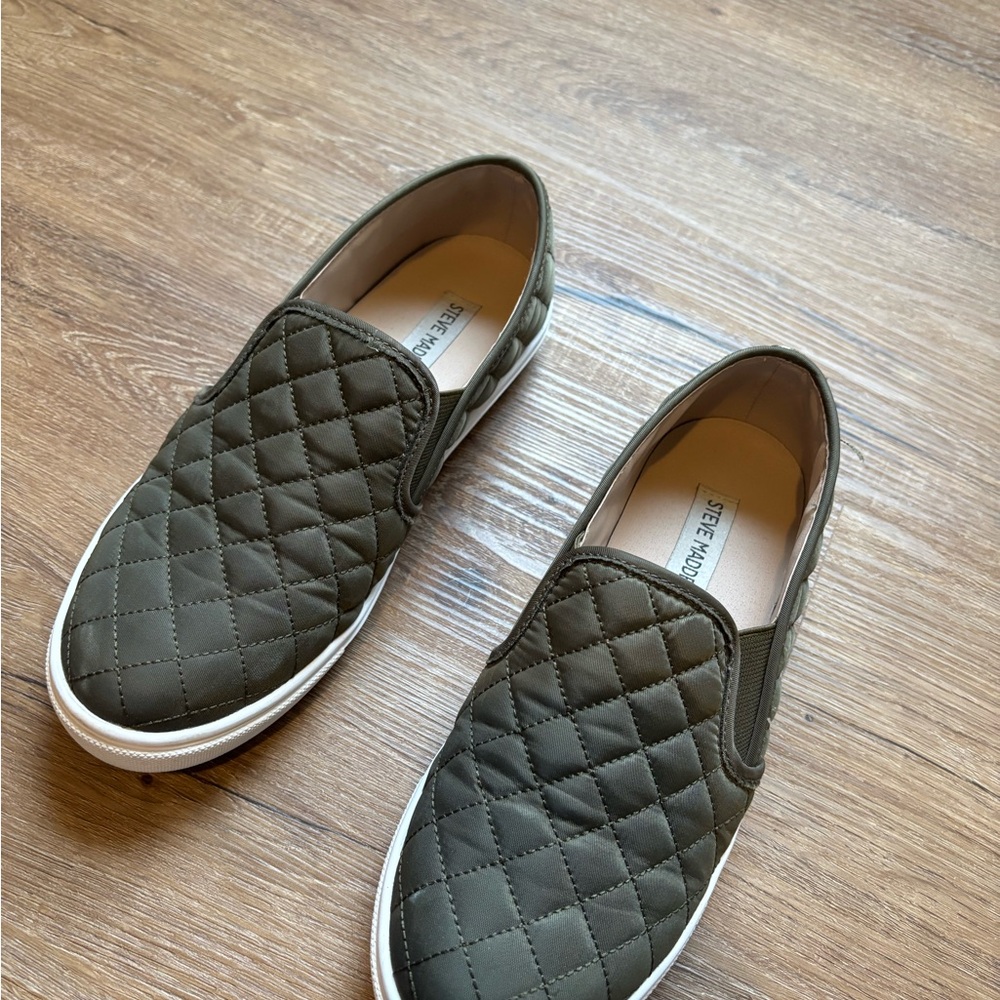 Steve Madden ECENTRCQ Quilted Olive Slip-On Loafers